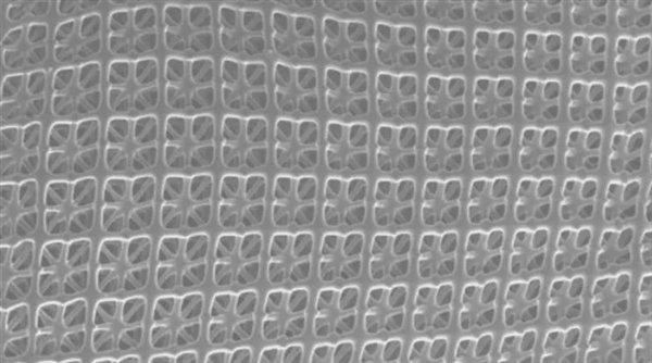 科学家利用AI创造出一种全新材料：坚固如钢 轻如泡沫 革新航空航天材料科学