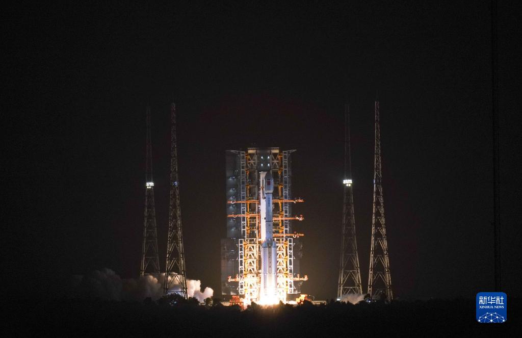我国成功发射通信技术试验卫星十号
