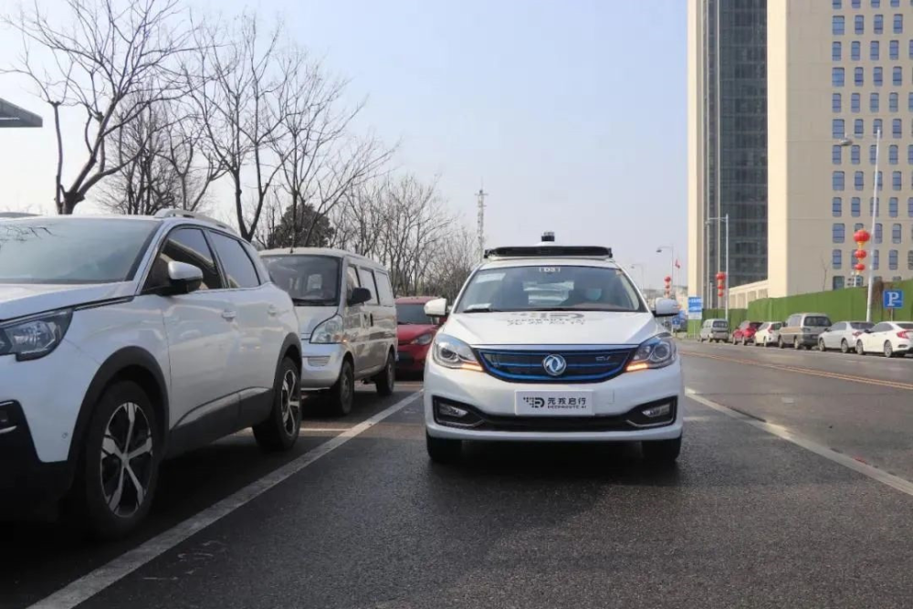 东风自动驾驶出租车武汉成功“上路”